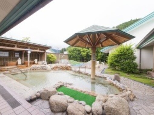 【岐阜県の人気日帰り温泉】「やまと温泉やすらぎ館」は多彩な湯遊びが楽しめる施設。ユニークな浴槽でリラックス