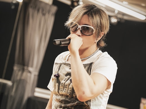 【男性が選ぶ】手が美しいと思う50代男性俳優ランキング！ 2位「GACKT」を抑えた1位は？【2026年調査】