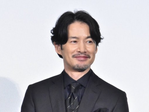 【男性が選ぶ】横顔が美しいと思う50代男性俳優ランキング！ 2位「竹野内豊」を抑えた1位は？【2026年調査】