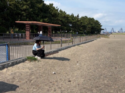「働き過ぎでは」横澤夏子、“どこでも吉本本社にする”マネージャーの姿を公開「横澤さんに似てる」