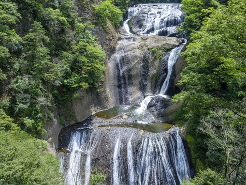 【茨城県】避暑地に行きたい「絶景の滝」3選。新緑に映える名瀑から滝めぐりハイキングまで【2026年7月】