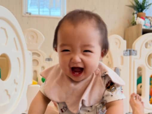 もうすぐ11カ月！ 杉浦太陽、第5子との親子ショット公開！ 妻・辻希美とのスリーショットも