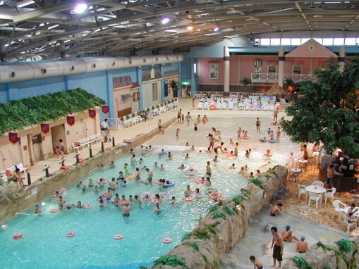 【群馬県】 未就学児無料も！ 屋外プール開放・ナイトプールまで。夏に行きたい屋内プール3選【2026年7月】