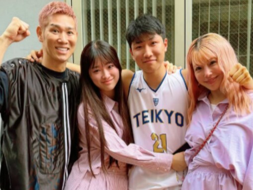 レイザーラモンHGの美人妻、美男美女の家族顔出しショット公開「息子のが一段落したので、次は娘だー！」