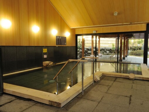 【神奈川県の人気日帰り温泉】「弘法の里湯」は2つの源泉を一度に楽しめる公営の施設。豊かな自然と名湯で日々の疲れを心地よく癒そう