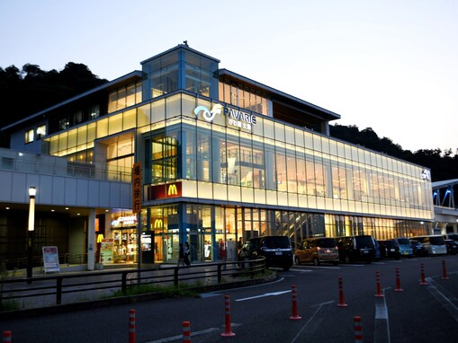 【滋賀県】移動で立ち寄りたい！ 琵琶湖が見える3階建て、近江牛が楽しめるエリア……高速道路SA3選