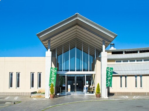 【静岡県の人気スーパー銭湯】「湯～トピアかんなみ」は北側に秀峰・富士山を望む抜群のロケーションが特徴の施設。8種のお風呂めぐりでリラックス