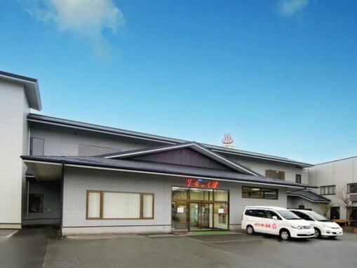 【秋田県の人気日帰り温泉】「温泉センターりらっくす」は「ヌルヌル」「ツルツル」の美人の湯が特徴の施設。6種の浴槽とサウナでリラックス