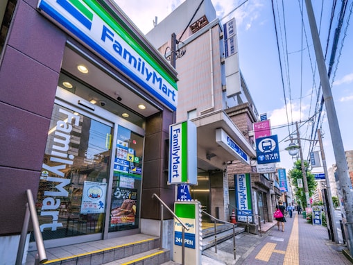 「やっちゃいました」ファミマ、“ハワイに行きたすぎて”新商品を公開！ 「スイーツのラインアップ強い」