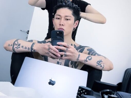 MIYAVI、上半身タトゥーだらけの姿を披露！ “スーパーサイヤ人に変身中”に「何になるの？」「強そうな」の声