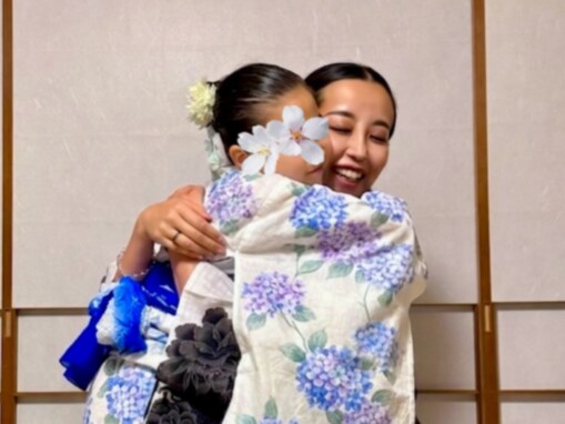 「大きくなったね」窪塚洋介の妻・PINKY、娘との浴衣ショット公開「一年生の時に作った浴衣がもうつんつるてん」