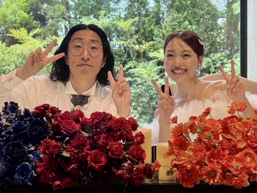 「お子ちゃん生まれてたんだ」人気芸人、美人妻顔出しの結婚式ショット公開！ 「この夫婦ほんますき」