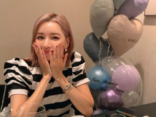 「息子と翔平がお誕生日お祝いしてくれました」美人モデル、51歳誕生日に家族ショット公開「ずーっと可愛い」