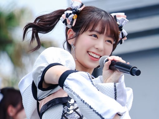 大学院生アイドル、普段との比較ショットに反響「マイク持ち慣れすぎてる」「学校でめっちゃモテるだろうなあ」