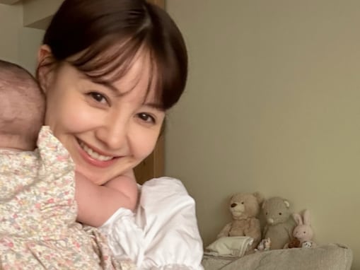 「すごい赤ちゃん大きくなってますね！」トリンドル玲奈、赤ちゃんを抱く姿に「めっちゃママ」反響！