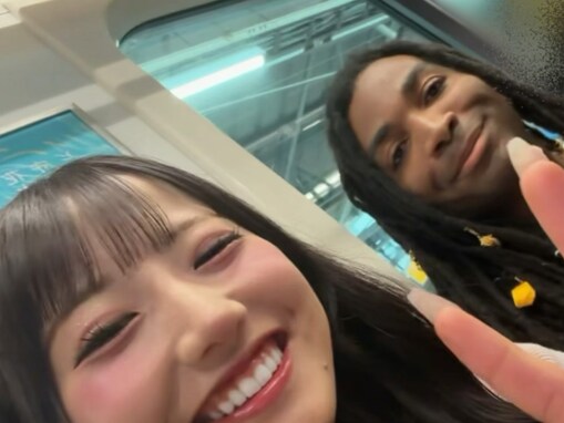 「通報されてそう」人気アイドル、電車内でのエピソードに驚きの声「インターナショナル顔出しナンパ」