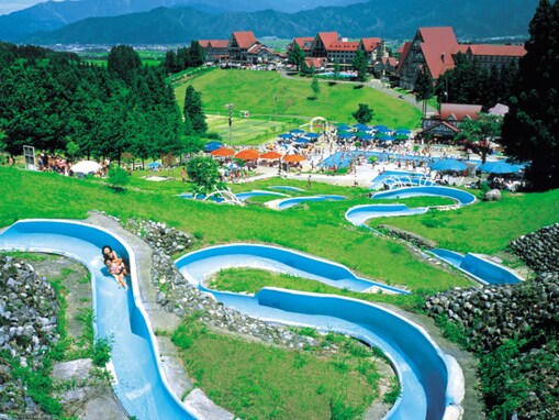 【新潟県】一般610円から！ 北日本最大級のウォーターアドベンチャーも。家族で行きたいプール3選