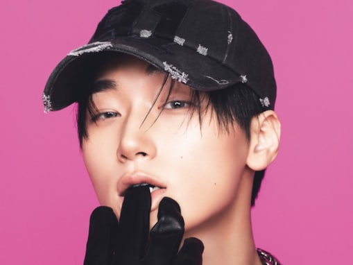 「なんて服着せてんのよ！」バズり中男性アイドルが大胆肌見せ！ 「セクシーすぎて…」「やばい！」