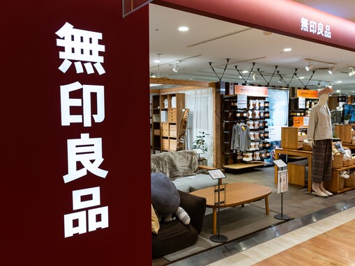 「壁に傷がつかないカバー付きなのが天才」無印良品の“壁掛けハンガー”は何がすごい？ ワンルームの部屋干しに