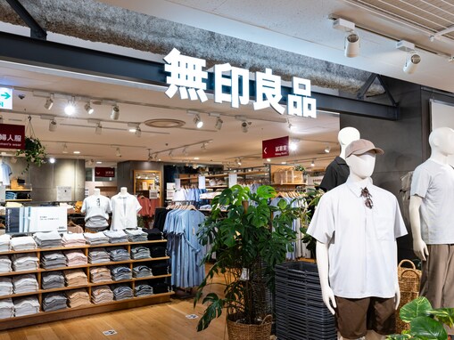 「部屋干しにもってこい」無印良品の「スチール室内物干し」に絶賛の声。すっきり見える細身設計が高評価