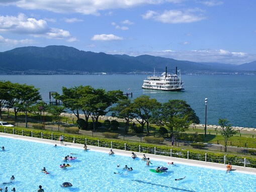 【滋賀県】まるで湖畔のオアシス！ 琵琶湖を望む屋外プールも。夏の旅行で泊まりたいプール付きの「人気ホテル」3選