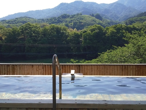 【香川県】瀬戸内海を望む絶景公園を併設した施設も！ 天然温泉・讃岐うどん・瀬戸内グルメが楽しめる一度は行きたい道の駅3選