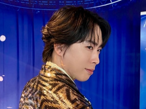 「ゴージャス」宮舘涼太、キラキラ輝く衣装姿に「オーロラみたいな美しさ」「ギラギラです国王！！！」の声