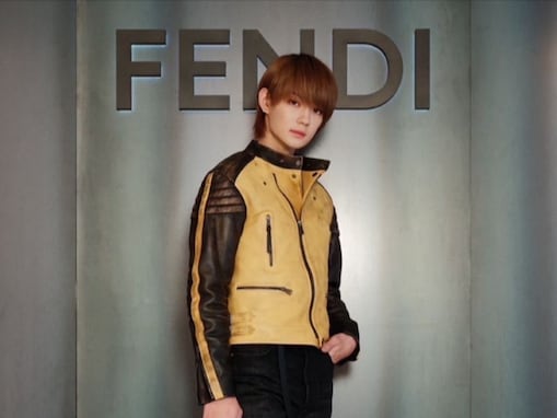 「お顔ちっさ」佐野勇斗、タイトなFENDIコーディネートで抜群スタイルを披露！ 「サラスト耳かけやばい」