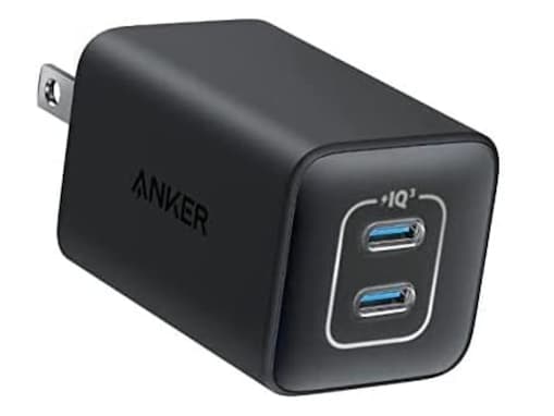 コンパクトなのに最大47Wの高出力。AnkerのAC式充電器はスマホとパソコンを同時に急速充電できる