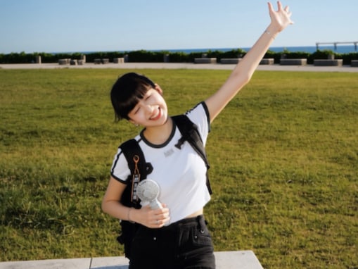木村拓哉＆工藤静香の長女・Cocomi、ショーパンから美脚を披露！ 圧巻スタイル際立つ全身ショット