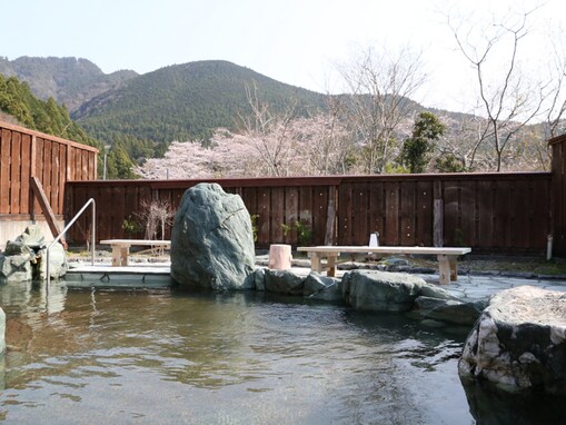 【静岡県の人気日帰り温泉】「ならここの湯」は天然温泉100%と豊かな自然が魅力の施設