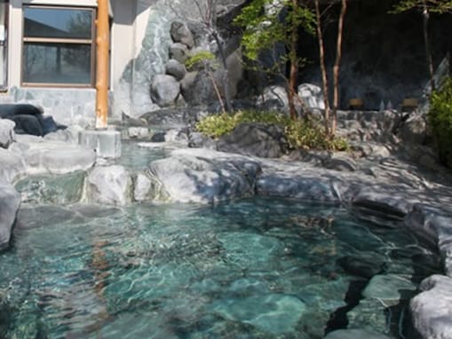 【神奈川県の人気日帰り温泉】「ゆとろ嵯峨沢の湯」は相模湾を見渡す高台で自家源泉を満喫できる施設