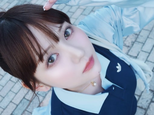 「顔面がハイブランド」美人モデル、美脚ショットに絶賛の声「透けてるよね？」「脚が！凄く真っ直ぐ！」
