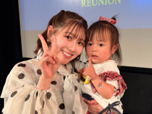 「娘にアイドル姿を見せる日が来るなんて」元AKB48、娘とのツーショットに反響「産後のママとは思えない」