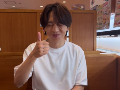 「近くにいた人羨ましい」寺西拓人、回転ずしを楽しむオフショットに反響！ 「親近感わく」「彼氏すぎる」