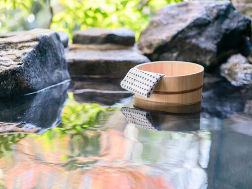 【山形県の人気日帰り温泉】「山形うわの温泉 天神乃湯」は日本でも珍しい石膏芒硝泉を楽しめる施設。森林浴露天風呂でリラックス