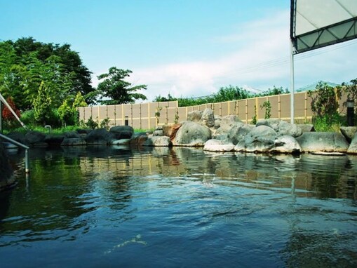 【山形県の人気日帰り温泉】「天童最上川温泉 ゆぴあ」は山形県内最大級の露天風呂と充実した設備が魅力の施設。効能豊かな「美肌の湯」塩化物泉でリラックス
