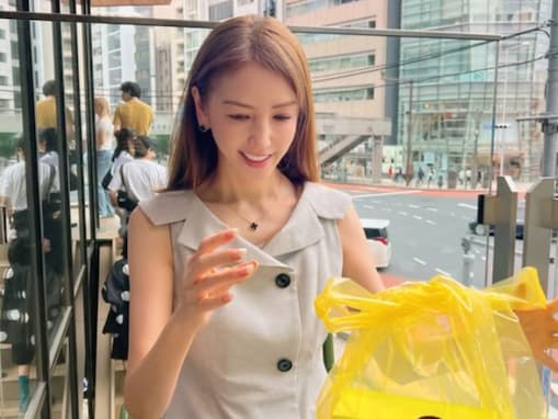 「姪っ子とお出かけ」人気モデル、プライベートショットに「ドーナツ食べるんですね！美味しいですよね」反響