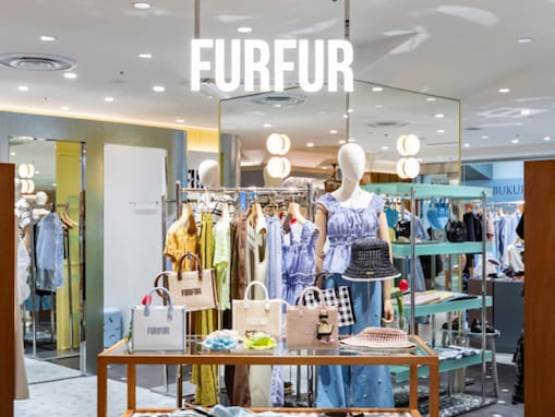 「かわいすぎんか」シナモロール、FURFURとの初コラボが話題。8/1発売のぬいぐるみチャーム付きバッグにファン興奮