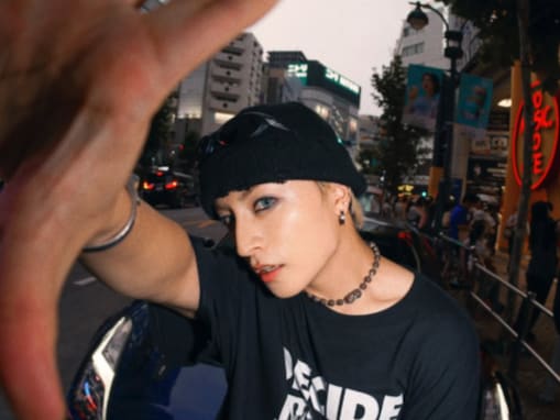 「ヤバくね」白濱亜嵐、別人級の“平成ギャル男”姿に「最高すぎんか」「めちゃくちゃかっこよすぎる」