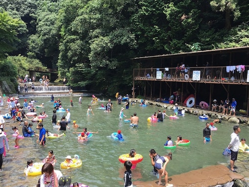 【三重県】多度峡の天然プールが入場無料！ 遊園地に隣接する本格プールも。この夏行きたいプール3選
