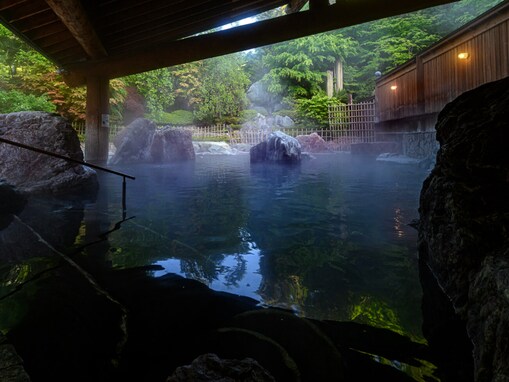 【長野県の人気日帰り温泉】「十福の湯」は標高975mの絶景大露天風呂や本格薪サウナを楽しめる施設。豊かな森と天然水でリフレッシュ