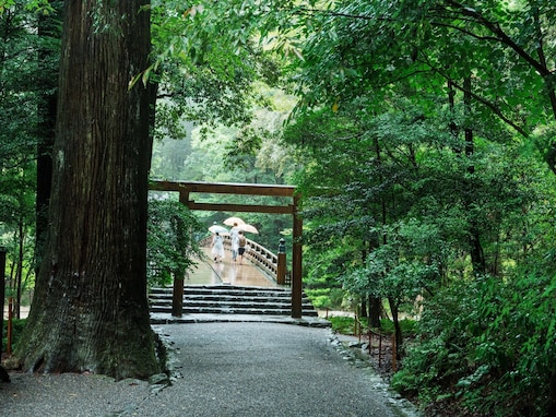 神社で急な雨や風……実は吉兆？ 「神様に歓迎されている人」に現れる6つのサイン