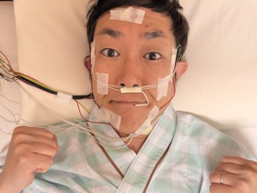 お笑い芸人、入院を報告。顔と体が装置だらけに「何事ですか!?」「大変でしたねお大事に」心配の声