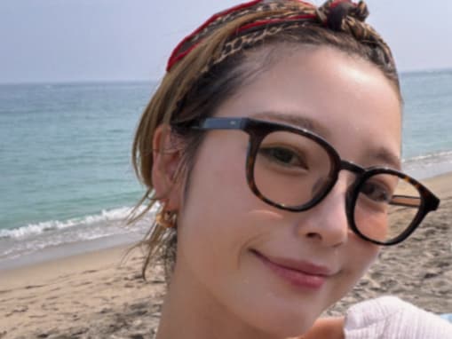 「いつまでも年取らんなあ」木下優樹菜、大胆肌見せコーデで夏を堪能！ 「めちゃくちゃかわいいです」