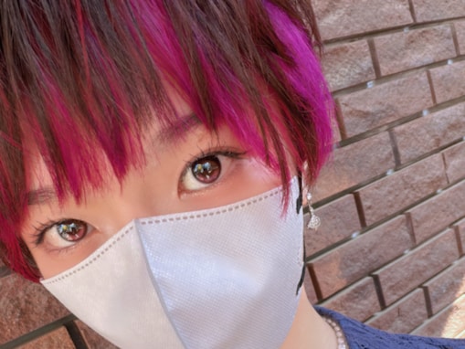 「女の子かと思ったら」男性歌い手、自撮りショットに驚きの声！「今年で25歳の成人男性ですよ皆さん」