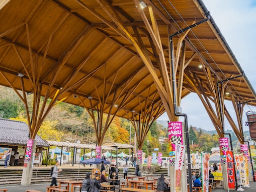 【愛知県豊田市】行列ができる米粉パンにジビエのロースト鹿丼も。「道の駅どんぐりの里いなぶ」