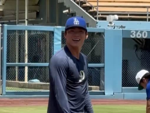 「由伸、君も二刀流にチャレンジするのか？」山本由伸がホームラン!? 「ついに打ち出したwww」