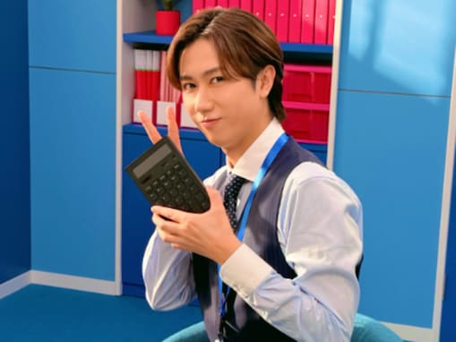 「経理がピッタリすぎる」Snow Man・阿部亮平、会社員風のスーツ姿を披露！ 「イケメンと美女しかいない」