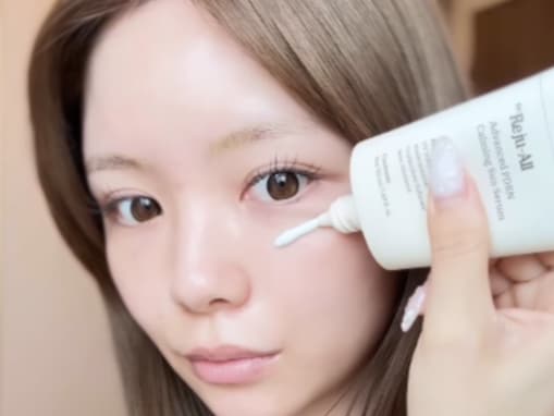 「親子揃って可愛すぎ」人気YouTuberのモデル妻、親子ショット公開「お肌真っ白」「ちょんまげ可愛い」